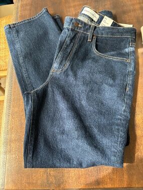 Aritzia Denim Forum brand new Uma Jeans 30W High Rise Straight Dark Wash